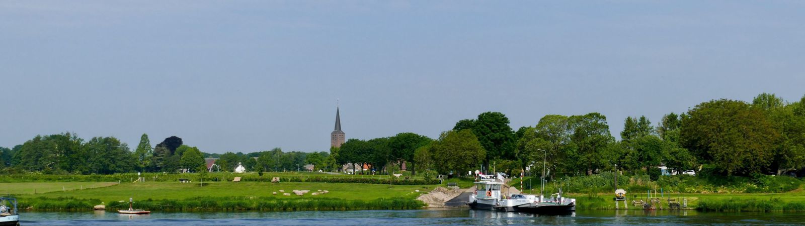 maar rivier over